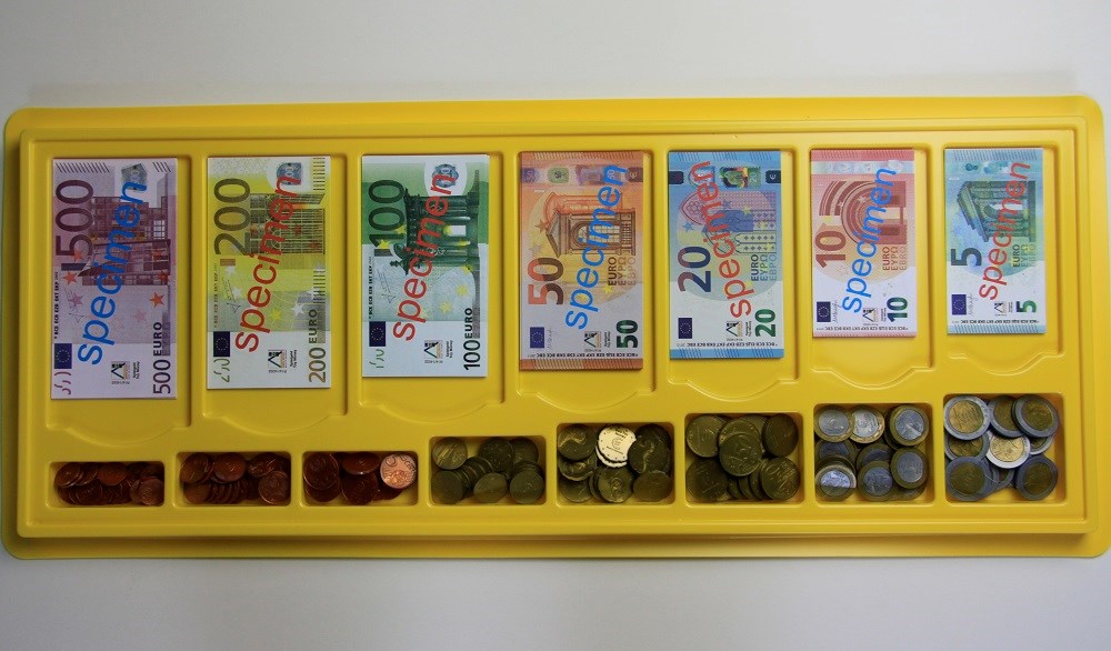 Euro Money Set & Tray (130 Notes & 160 Coins)