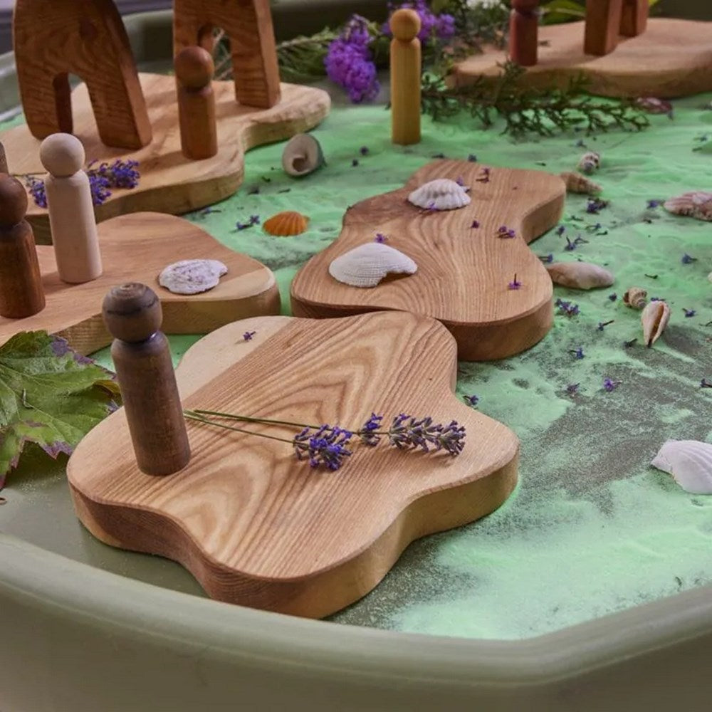 Cosy Small World Tree House Tops