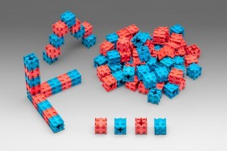Interlocking cubes red/blue (30 pcs)