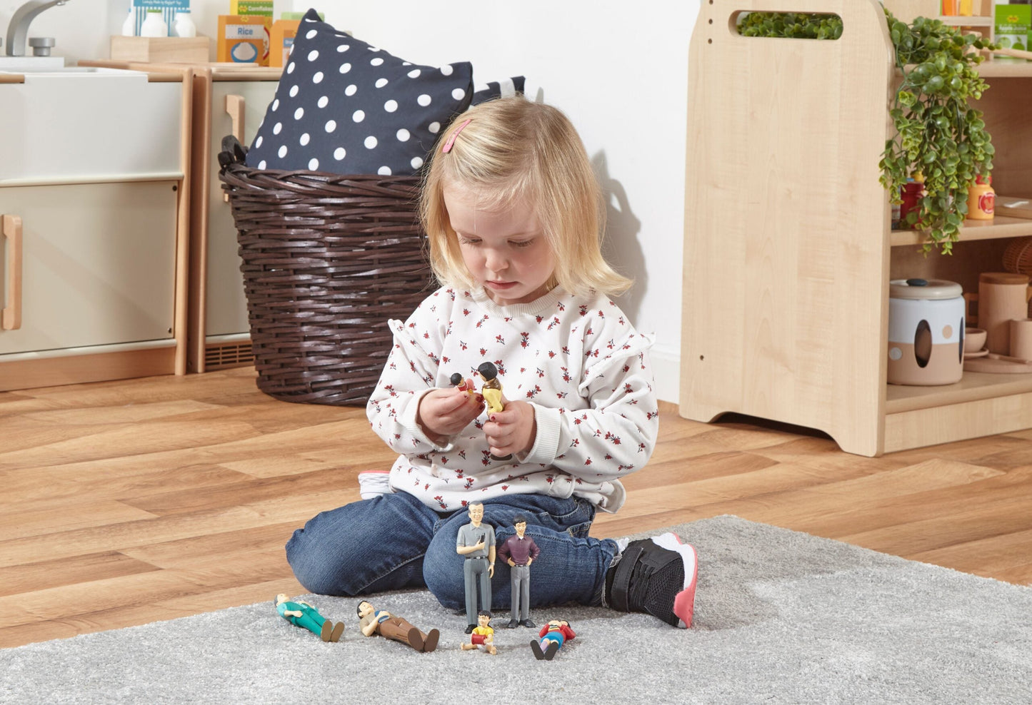 Asian Family (8 figures)