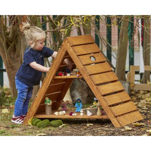 Cosy Forest Garden World Peephole House