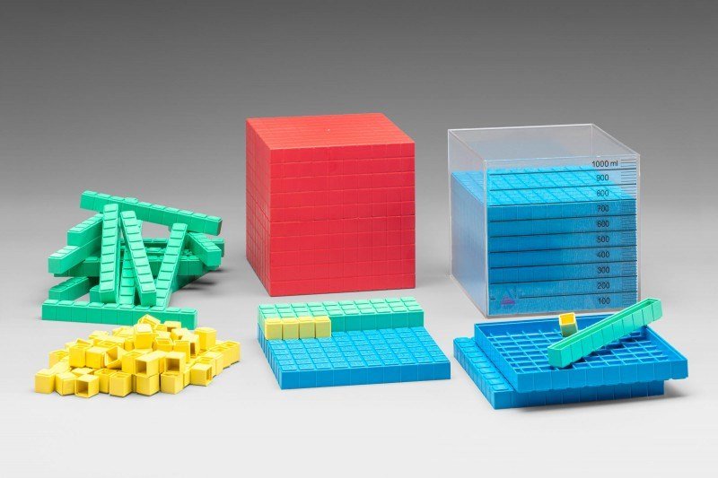 Base Ten Set number range of 1000 (132 pcs) - ABC School Supplies