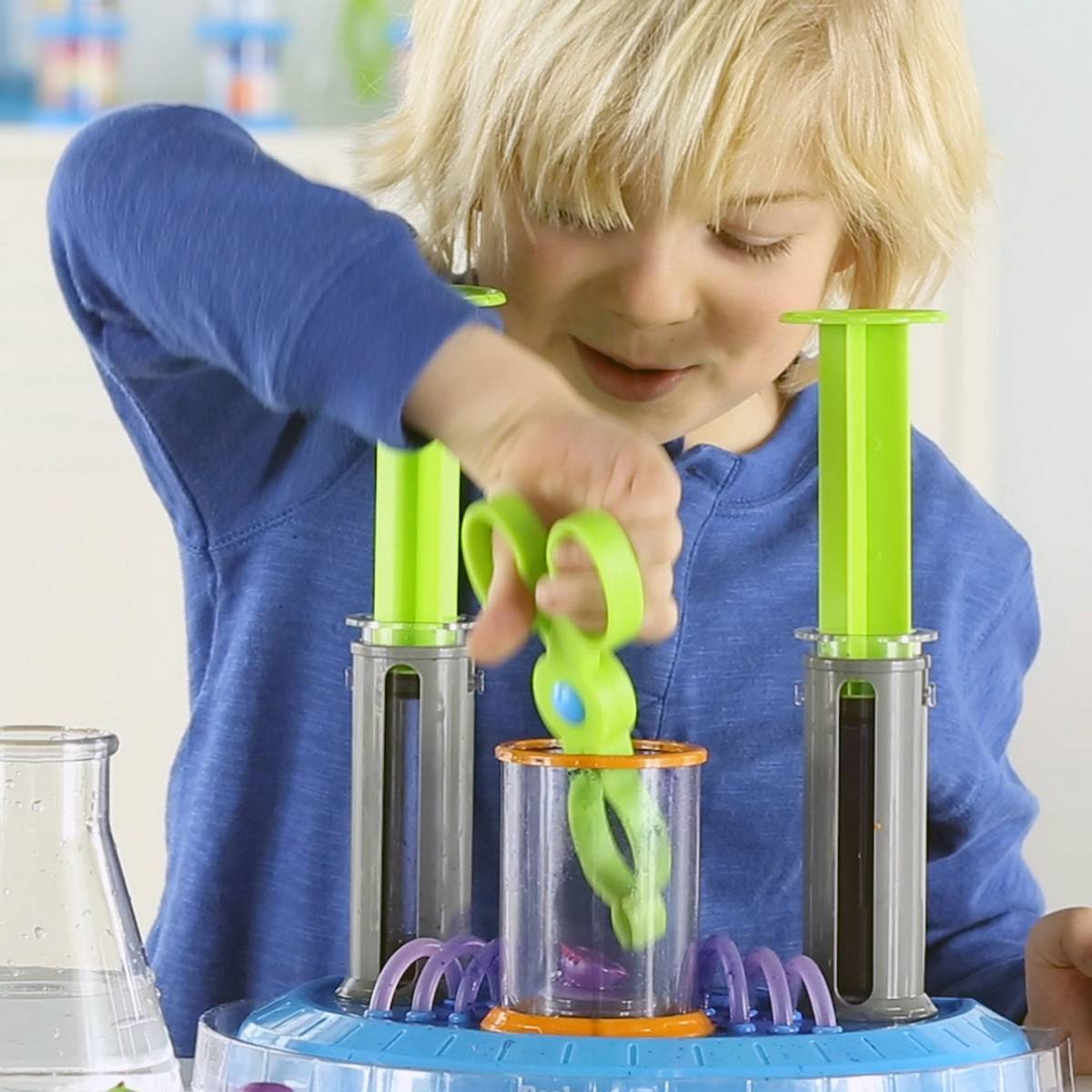 Learning Resources Beaker Creatures® Liquid Reactor Super Lab - ABC School Supplies