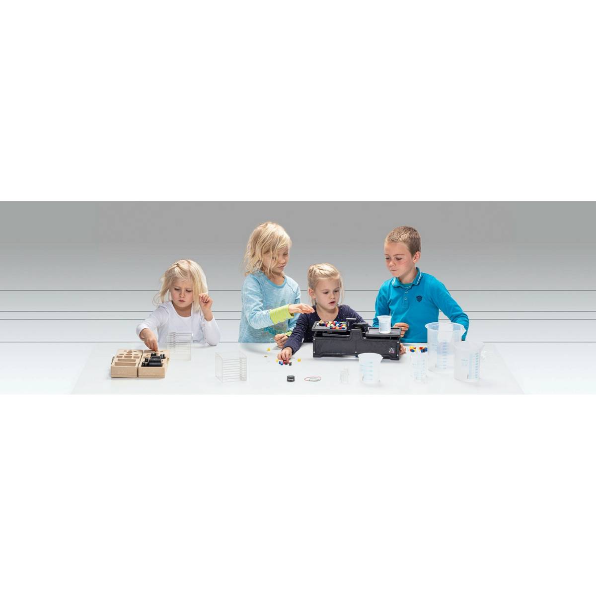 Balance with 2 Litre Boxes and 100 Weight Cubes 1gr